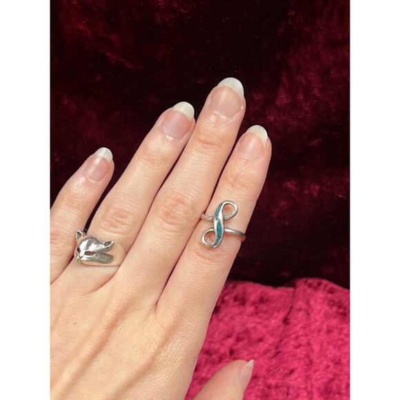 Vintage Jewelry - Infinity Ring - Sterling Silver - Inlaid Turquoise Chips - 5 - Picture 6 of 8